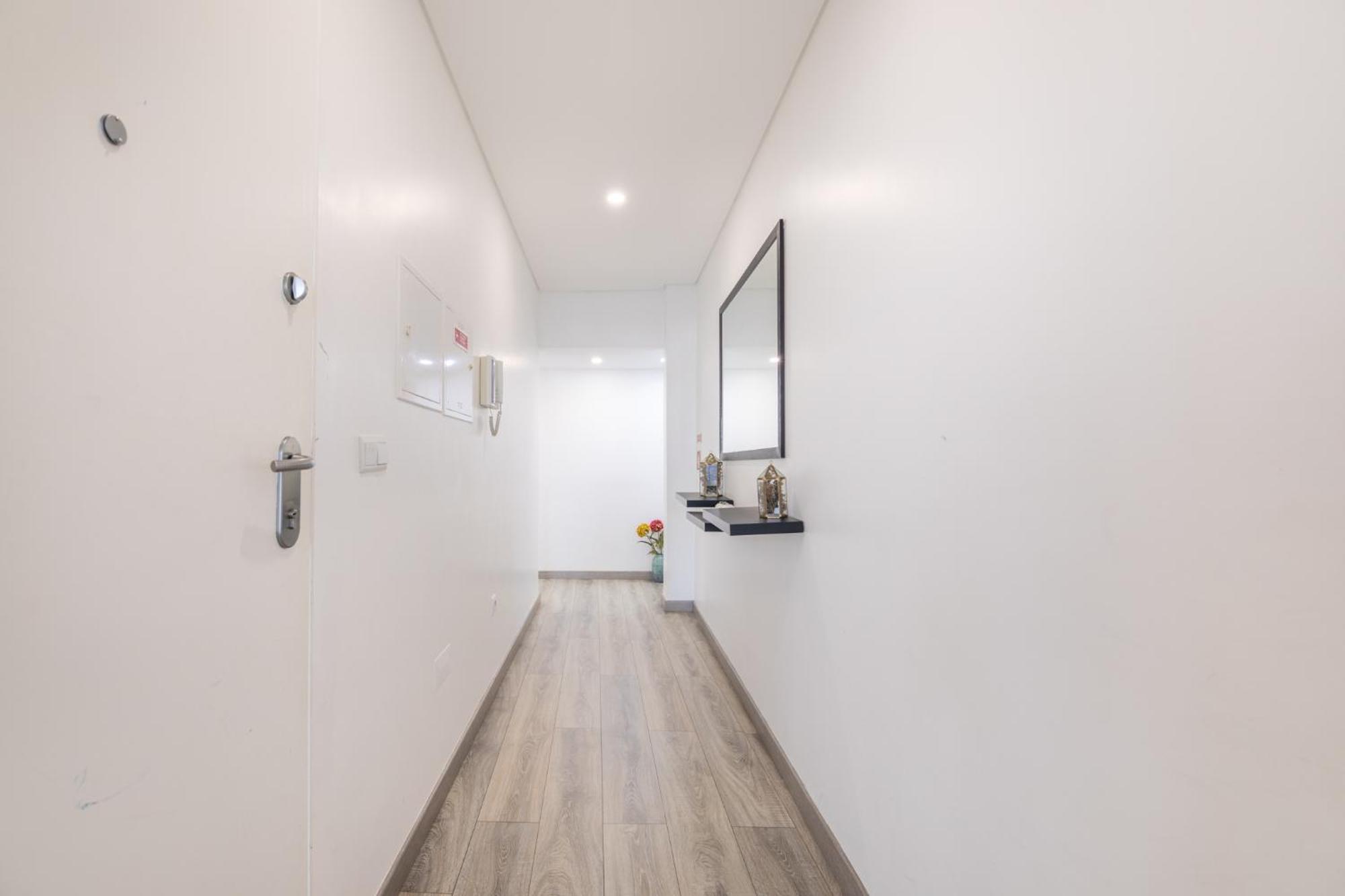 Deluxe Spacious Flats W Mezzanine By Host Wise Lejlighed Porto Værelse billede