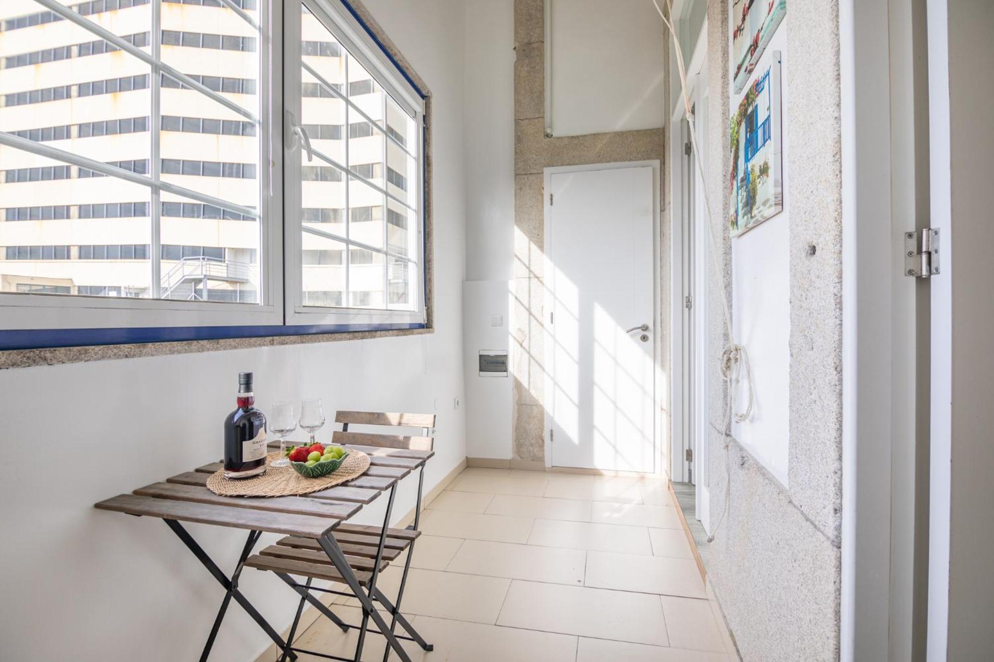 Deluxe Spacious Flats W Mezzanine By Host Wise Lejlighed Porto Værelse billede