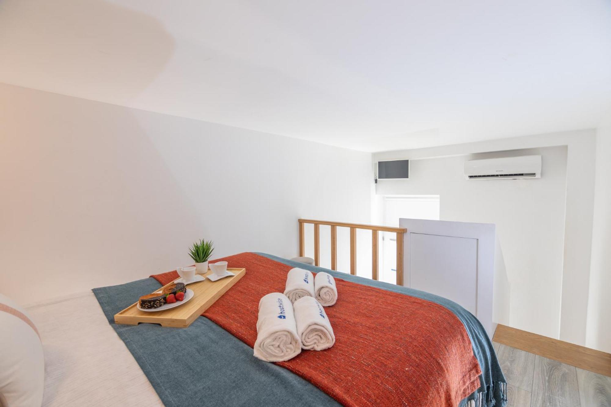 Deluxe Spacious Flats W Mezzanine By Host Wise Lejlighed Porto Værelse billede