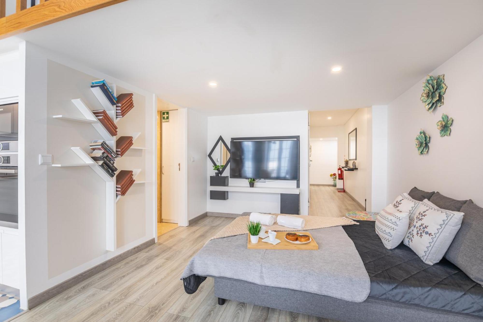 Deluxe Spacious Flats W Mezzanine By Host Wise Lejlighed Porto Værelse billede